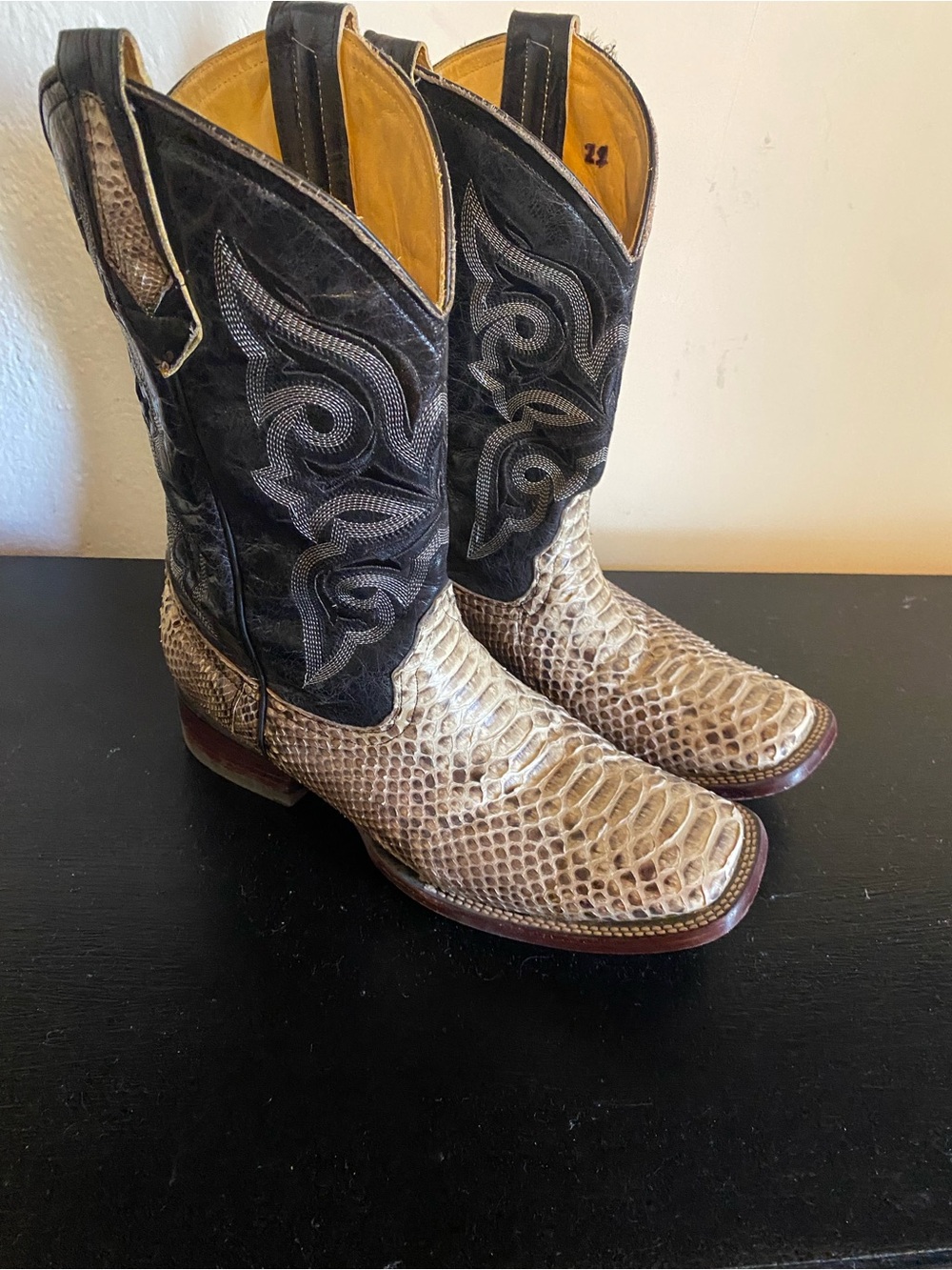 Exotic Textured Western Cowboy Boots - Black & Beige